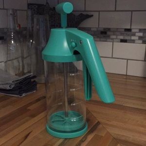 Pampered Chef Batter mixer and dispenser